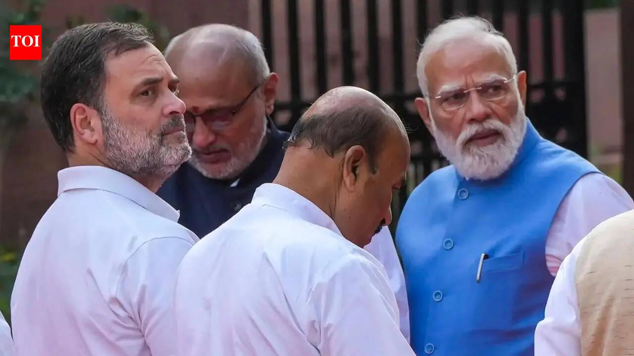 Watch: PM Modi, Rahul engage in candid talks during Jyotiba Phule tribute ceremony